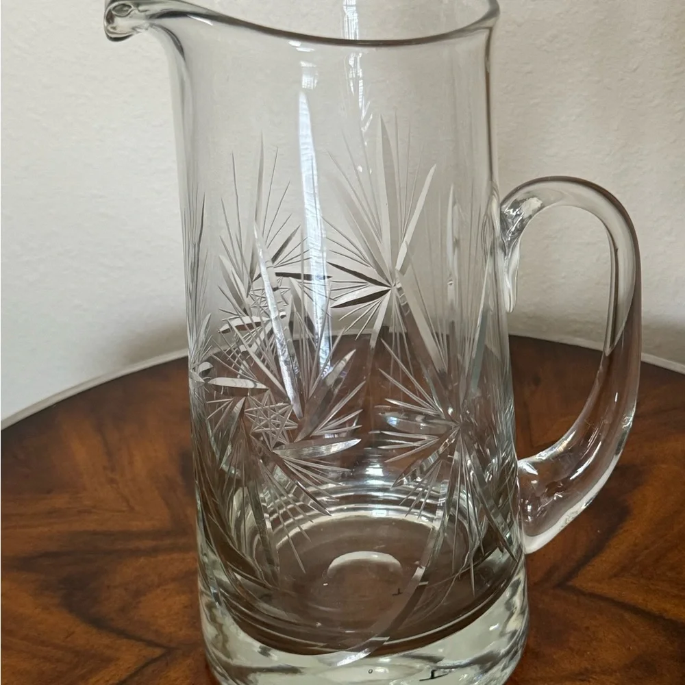 Stunning Mid-Century Pitcher Featuring The Iconic Atomic Starburst 62 Ounces